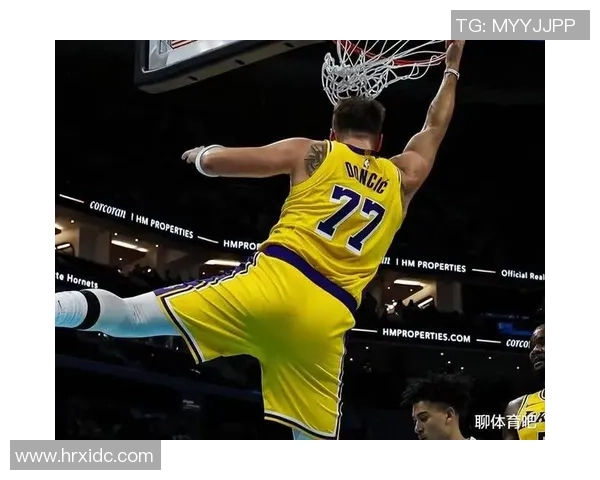 湖人对战雷霆第三场精彩回顾与赛后分析展现球队实力与战术较量